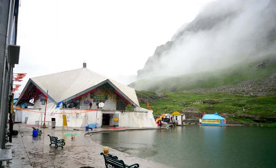Gurudwara Shri Hemkund Sahib Lake